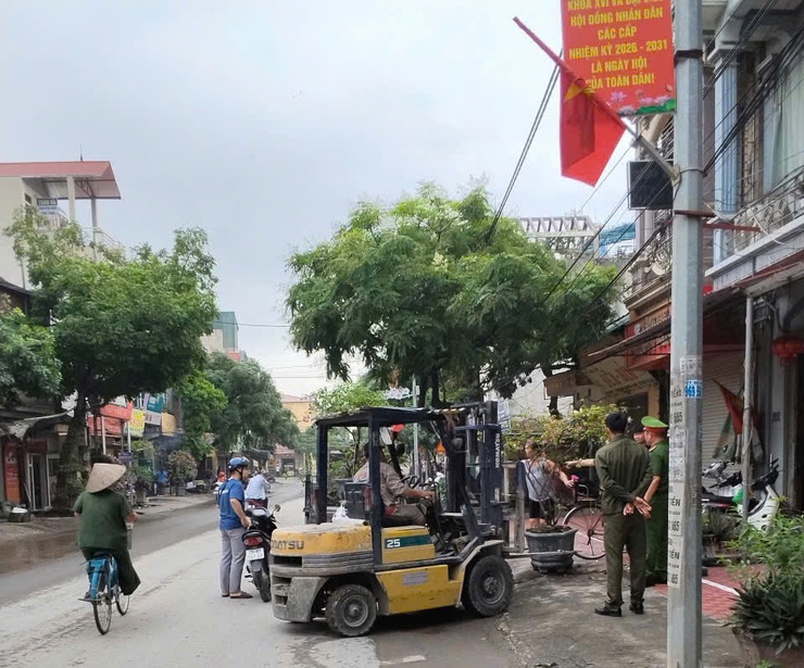 Phúc Lộc: Đồng thuận cao trong xử lý "điểm nghẽn" trật tự đô thị trên địa bàn xã- Ảnh 5.