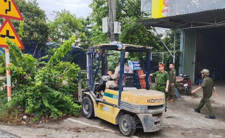 Phúc Lộc: Đồng thuận cao trong xử lý "điểm nghẽn" trật tự đô thị trên địa bàn xã- Ảnh 6.