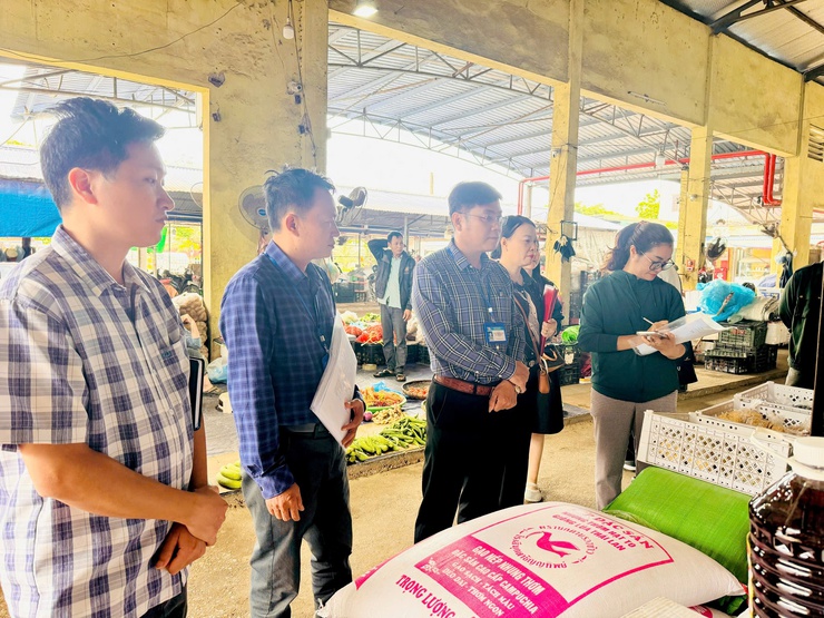 Nam Phù tăng cường kiểm tra, quyết liệt xử lý "điểm nghẽn" an toàn thực phẩm- Ảnh 5.