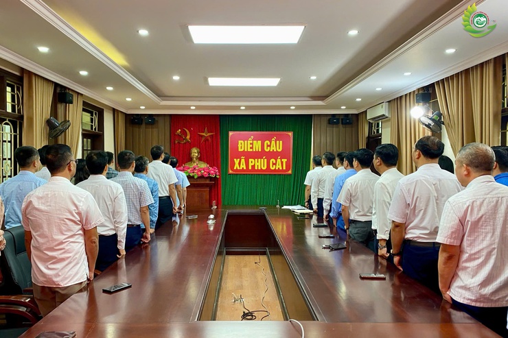 Đảng ủy xã Phú Cát tổ chức lễ chào cờ đầu tháng 5 năm 2026- Ảnh 1.