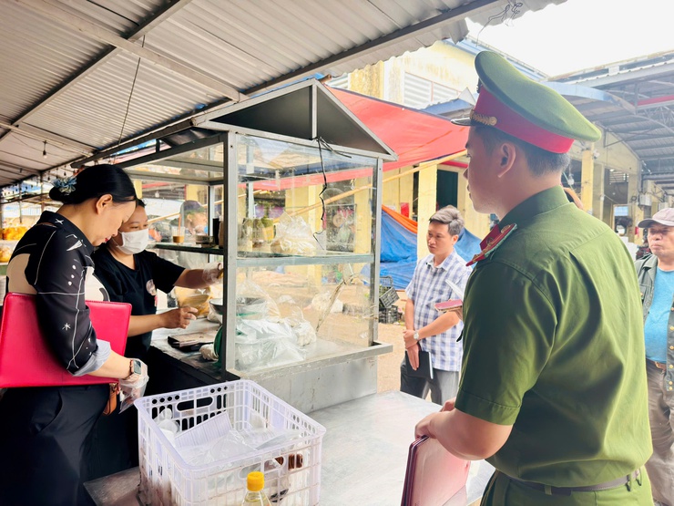 Nam Phù tăng cường kiểm tra, quyết liệt xử lý "điểm nghẽn" an toàn thực phẩm- Ảnh 14.