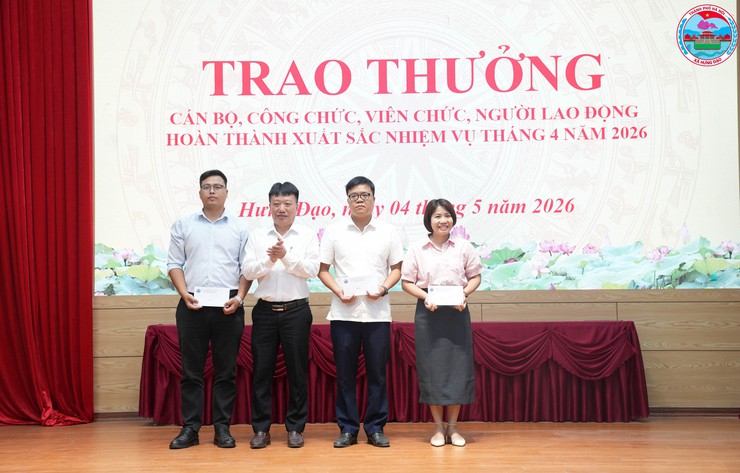 XÃ HƯNG ĐẠO TỔ CHỨC LỄ CHÀO CỜ THÁNG 5 NĂM 2026 – CÔNG BỐ QUYẾT ĐỊNH VỀ CÔNG TÁC CÁN BỘ VÀ KHEN THƯỞNG PHONG TRÀO THI ĐUA- Ảnh 9.
