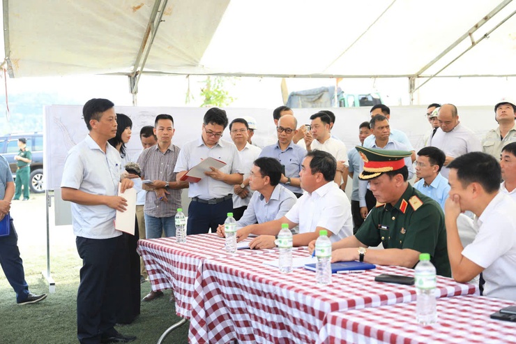 Bí thư Thành ủy Hà Nội Trần Đức Thắng kiểm tra thực địa Dự án đầu tư xây dựng tuyến đường cao tốc Đại lộ Thăng Long đoạn nối từ Quốc lộ 21 đến cao tốc Hà Nội - Hòa Bình- Ảnh 2.