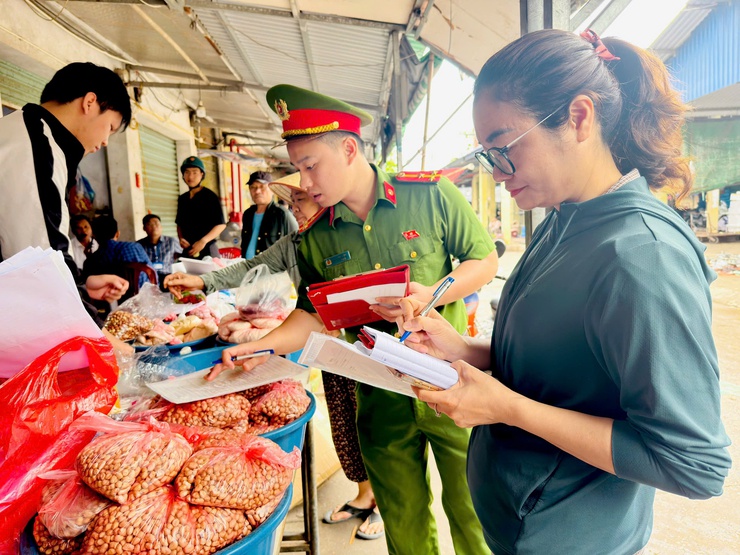 Nam Phù tăng cường kiểm tra, quyết liệt xử lý "điểm nghẽn" an toàn thực phẩm- Ảnh 6.