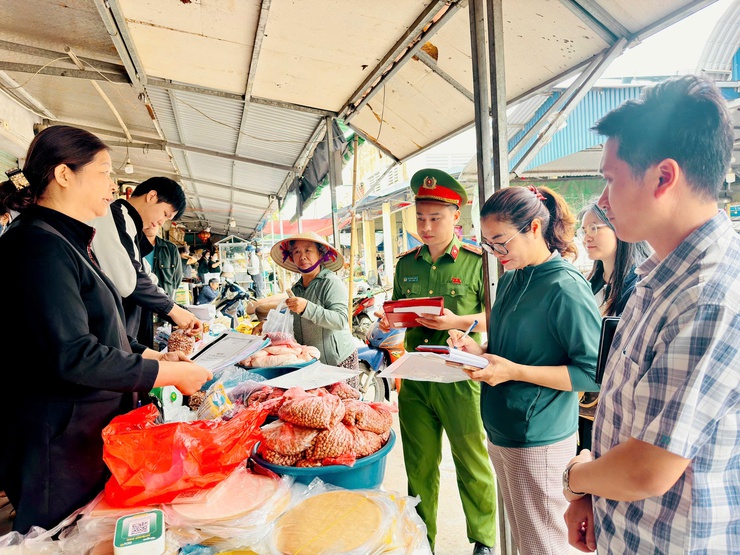 Nam Phù tăng cường kiểm tra, quyết liệt xử lý "điểm nghẽn" an toàn thực phẩm- Ảnh 3.
