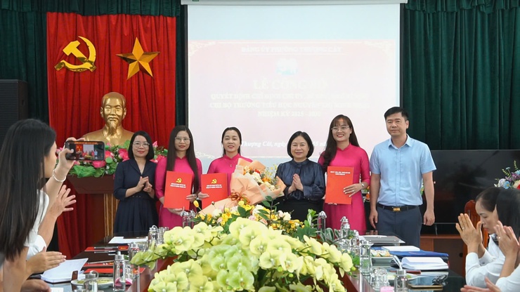 Phường Thượng Cát công bố quyết định kiện toàn Chi ủy Chi bộ Trường Tiểu học Nguyễn Thị Minh Khai nhiệm kỳ 2025–2030- Ảnh 1.