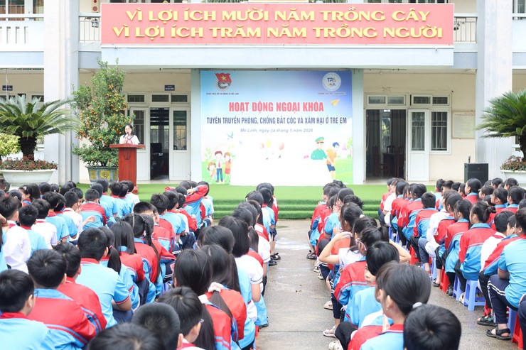 Đoàn TNCS Hồ Chí Minh xã Mê Linh tổ chức "Tuyên truyền phòng, chống bắt cóc và xâm hại ở trẻ em" tại trường Tiểu học Tiền Phong A- Ảnh 1.