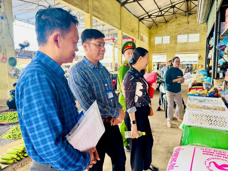 Nam Phù tăng cường kiểm tra, quyết liệt xử lý "điểm nghẽn" an toàn thực phẩm- Ảnh 1.