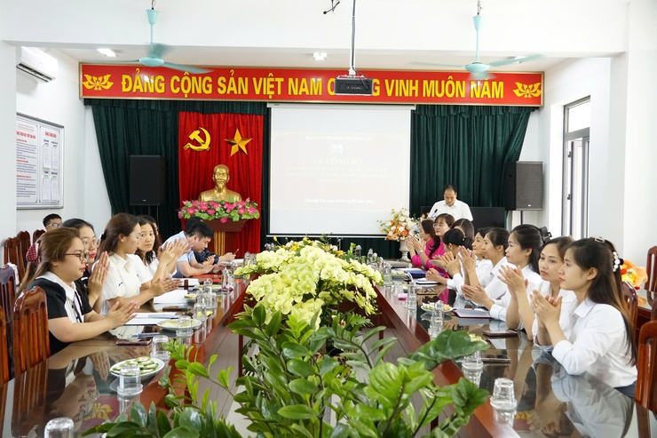Phường Thượng Cát công bố quyết định kiện toàn Chi ủy Chi bộ Trường Tiểu học Nguyễn Thị Minh Khai nhiệm kỳ 2025–2030- Ảnh 2.