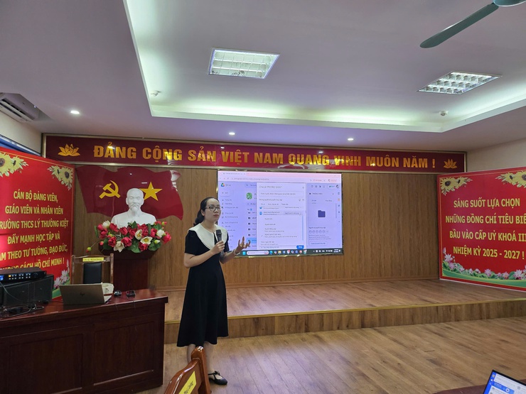 Đẩy mạnh chuyển đổi số: Phường Bồ Đề tổ chức tập huấn ứng dụng AI trong công tác chuyên môn- Ảnh 1.