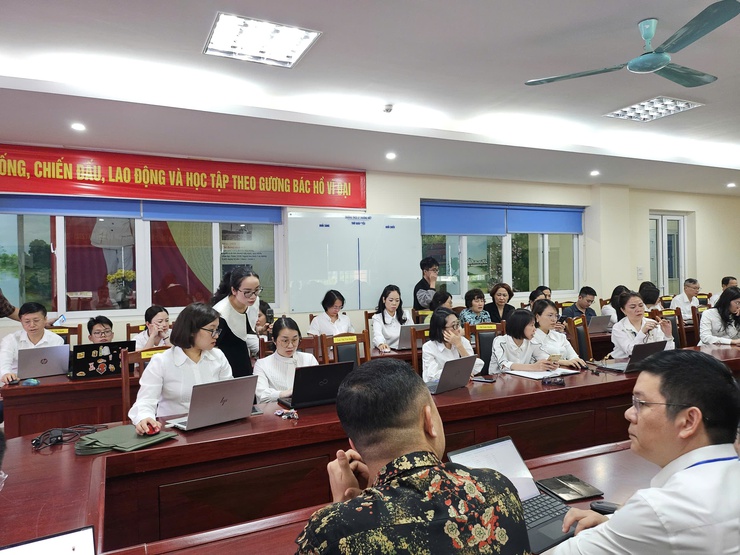 Đẩy mạnh chuyển đổi số: Phường Bồ Đề tổ chức tập huấn ứng dụng AI trong công tác chuyên môn- Ảnh 2.