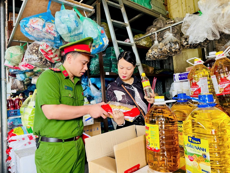 Nam Phù tăng cường kiểm tra, quyết liệt xử lý "điểm nghẽn" an toàn thực phẩm- Ảnh 4.