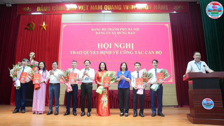 XÃ HƯNG ĐẠO TỔ CHỨC LỄ CHÀO CỜ THÁNG 5 NĂM 2026 – CÔNG BỐ QUYẾT ĐỊNH VỀ CÔNG TÁC CÁN BỘ VÀ KHEN THƯỞNG PHONG TRÀO THI ĐUA- Ảnh 3.