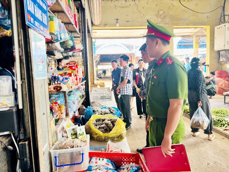 Nam Phù tăng cường kiểm tra, quyết liệt xử lý "điểm nghẽn" an toàn thực phẩm- Ảnh 13.