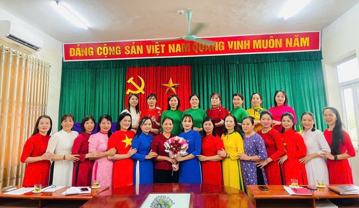 Chi bộ Trường Mầm non Phú Nam An tổ chức Lễ kết nạp Đảng viên cho hai quần chúng ưu tú - Ảnh 1.