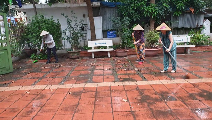 ẤM ÁP NGHĨA TÌNH: HỘI PHỤ NỮ PHƯỜNG LÁNG DUY TRÌ NỀN NẾP CHĂM SÓC NHÀ BIA TƯỞNG NIỆM LIỆT SĨ- Ảnh 5.