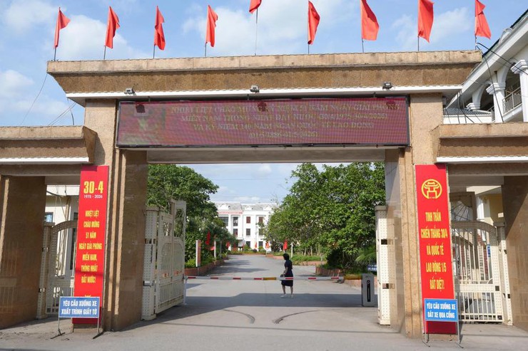 XÃ THANH OAI RỰC RỠ CỜ HOA CHÀO MỪNG NGÀY 30/4 VÀ 1/5- Ảnh 3.