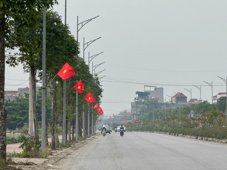 XÃ THANH OAI RỰC RỠ CỜ HOA CHÀO MỪNG NGÀY 30/4 VÀ 1/5- Ảnh 4.