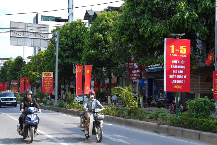 XÃ THANH OAI RỰC RỠ CỜ HOA CHÀO MỪNG NGÀY 30/4 VÀ 1/5- Ảnh 2.