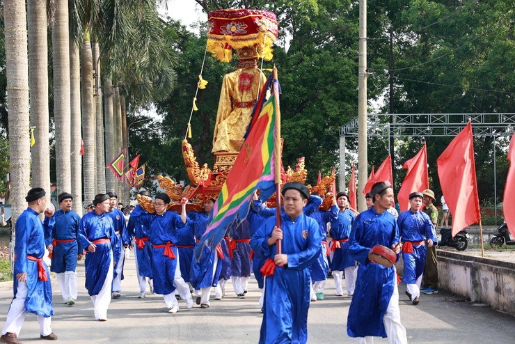 LÃNH ĐẠO XÃ ỨNG THIÊN DÂNG HƯƠNG TẠI  LỄ HỘI TRUYỀN THỐNG BA THÔN BẶT- Ảnh 5.