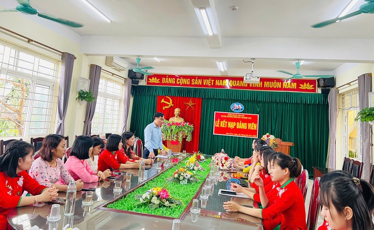 Chi bộ Trường Mầm non Thượng Vực tổ chức Lễ kết nạp Đảng viên cho quần chúng ưu tú Ngô Huyền My- Ảnh 4.