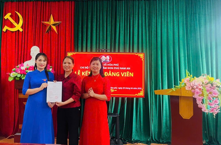 Chi bộ Trường Mầm non Phú Nam An tổ chức Lễ kết nạp Đảng viên cho hai quần chúng ưu tú - Ảnh 3.