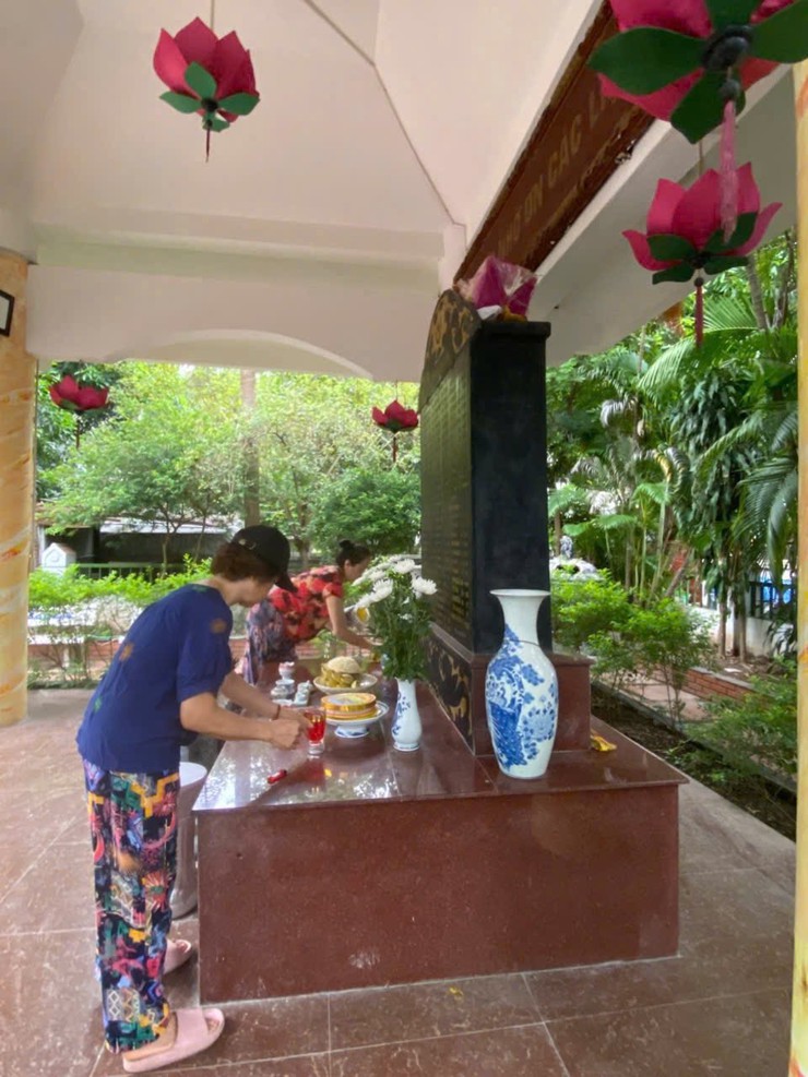 ẤM ÁP NGHĨA TÌNH: HỘI PHỤ NỮ PHƯỜNG LÁNG DUY TRÌ NỀN NẾP CHĂM SÓC NHÀ BIA TƯỞNG NIỆM LIỆT SĨ- Ảnh 3.