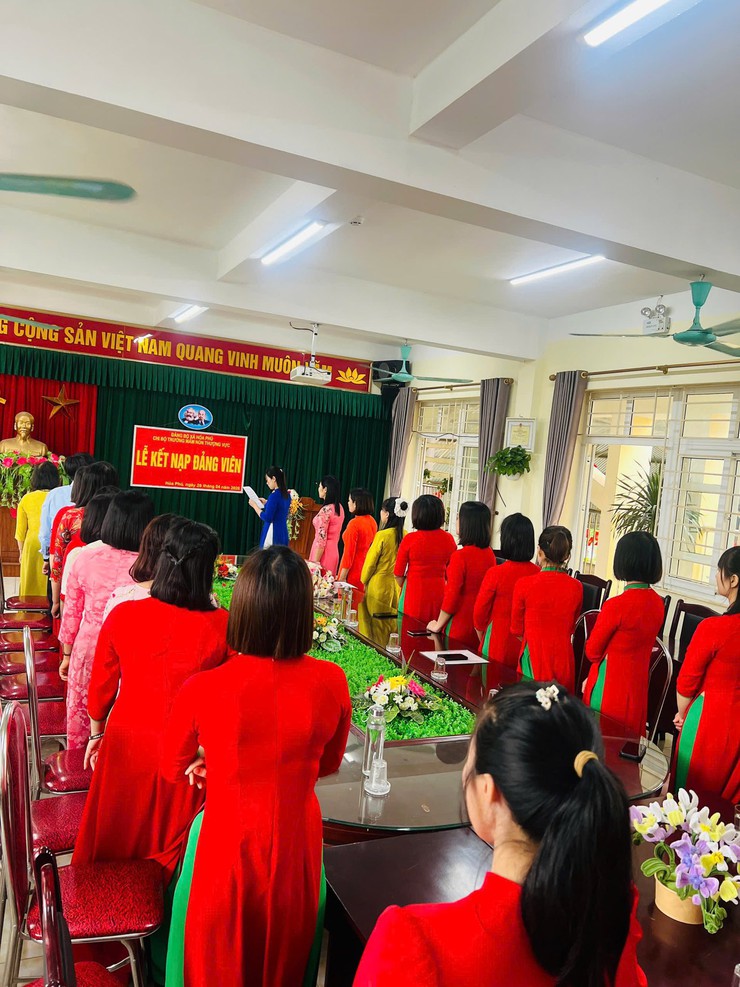 Chi bộ Trường Mầm non Thượng Vực tổ chức Lễ kết nạp Đảng viên cho quần chúng ưu tú Ngô Huyền My- Ảnh 5.