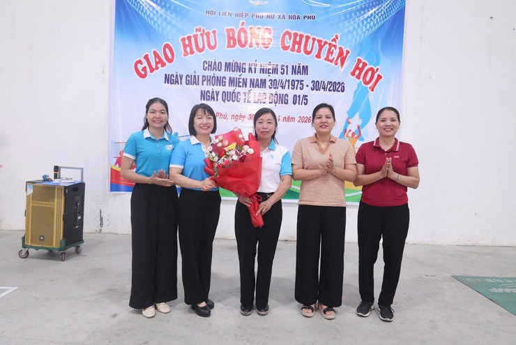 Hội LHPN xã Hòa Phú: Sôi nổi chương trình giao lưu Bóng chuyền hơi năm 2026- Ảnh 4.