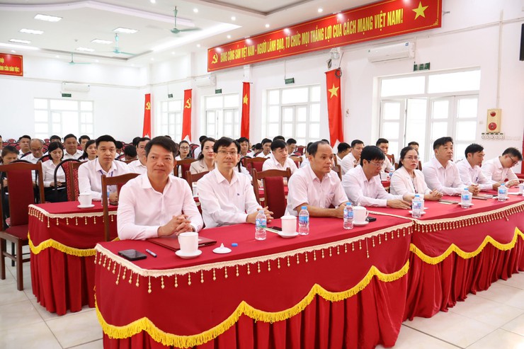 Xã Ba Vì: Tổ chức lễ chào cờ, triển khai nhiệm vụ tháng 5 và phát động ủng hộ Quỹ “Vì biển, đảo Việt Nam” năm 2026- Ảnh 3.