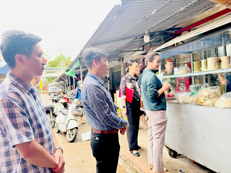 Nam Phù tăng cường kiểm tra, quyết liệt xử lý "điểm nghẽn" an toàn thực phẩm- Ảnh 7.