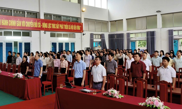 Phường Tùng Thiện: Tăng cường kỷ cương, đẩy mạnh chuyển đổi số, tập trung xử lý các “điểm nghẽn” dân sinh- Ảnh 1.