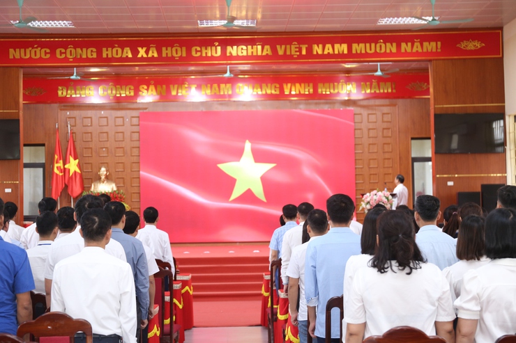 Đảng ủy- HĐND - UBND – UB MTTQ Việt Nam xã Bất Bạt  tổ chức lễ chào cờ và sinh hoạt chính trị dưới cờ- Ảnh 2.