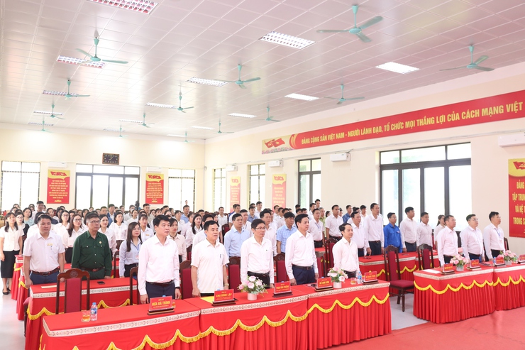 Đảng ủy- HĐND - UBND – UB MTTQ Việt Nam xã Bất Bạt  tổ chức lễ chào cờ và sinh hoạt chính trị dưới cờ- Ảnh 1.