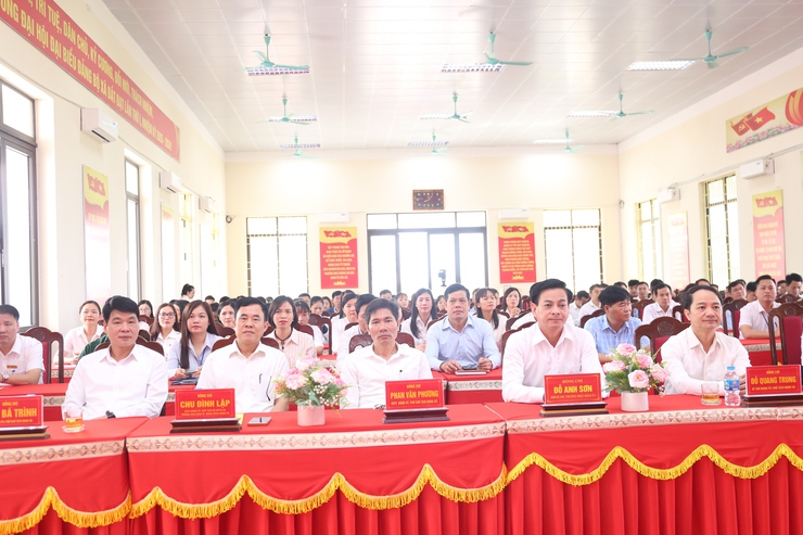 Đảng ủy, UBND xã Bất Bạt trao quyết định bổ nhiệm, cán bộ, công chức, viên chức- Ảnh 1.
