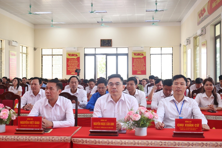 Đảng ủy, UBND xã Bất Bạt trao quyết định bổ nhiệm, cán bộ, công chức, viên chức- Ảnh 2.
