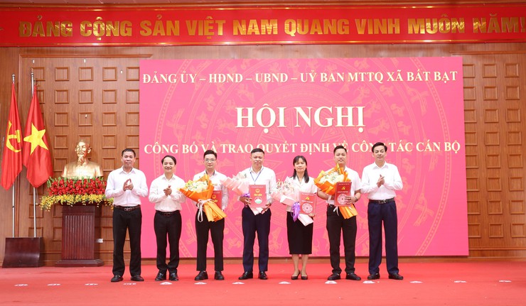 Đảng ủy, UBND xã Bất Bạt trao quyết định bổ nhiệm, cán bộ, công chức, viên chức- Ảnh 3.
