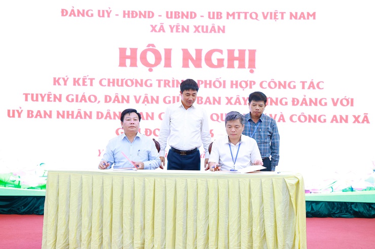 Ban Xây dựng Đảng xã Yên Xuân phối hợp với UBND xã, Công an xã và Ban Chỉ huy Quân sự xã tổ chức Hội nghị ký kết chương trình phối hợp thực hiện công tác - Ảnh 7.