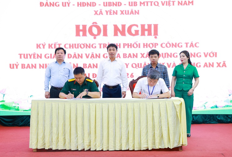 Ban Xây dựng Đảng xã Yên Xuân phối hợp với UBND xã, Công an xã và Ban Chỉ huy Quân sự xã tổ chức Hội nghị ký kết chương trình phối hợp thực hiện công tác - Ảnh 9.