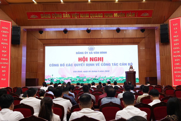Xã Vân Đình công bố các Quyết định về công tác cán bộ- Ảnh 4.