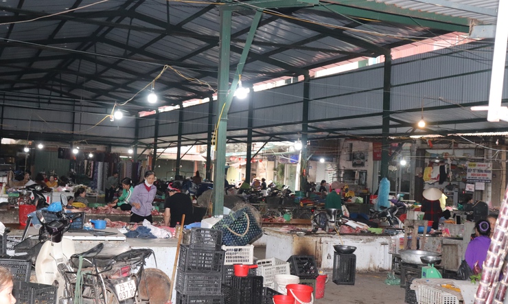 Phú Xuyên đẩy mạnh kiểm tra, nâng cao ý thức an toàn thực phẩm cho tiểu thương- Ảnh 3.