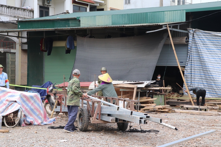 Ủy ban nhân dân xã Phú Nghĩa về tổ chức cưỡng chế vi phạm hành chính về đất đai tại khu bán hàng giang (chợ Đông Phương Yên)- Ảnh 10.