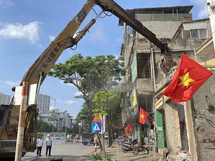 Lãnh đạo phường xuyên lễ bám thực địa, thúc tiến độ GPMB dự án Vành đai 2,5- Ảnh 5.
