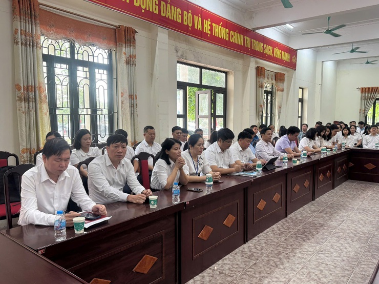 Xã Kim Anh tổ chức Lễ chào cờ đầu tháng
Triển khai nhiệm vụ trọng tâm tháng 5- Ảnh 4.