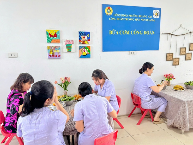 RỘN RÀNG "BỮA CƠM CÔNG ĐOÀN" CHÀO MỪNG KỶ NIỆM 30/4 - 1/5 TẠI TRƯỜNG MẦM NON HOA MAI- Ảnh 3.