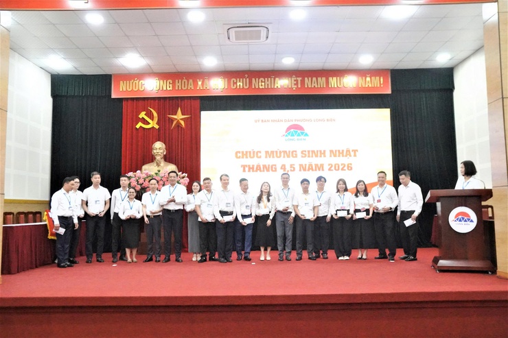 UBND phường Long Biên tổ chức Lễ chào cờ tháng 5/2026- Ảnh 7.