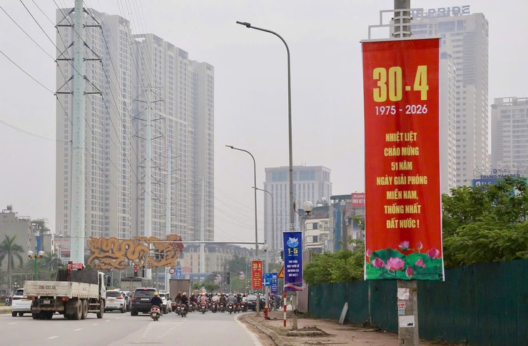 PHƯỜNG DƯƠNG NỘI RỰC RỠ CỜ HOA ĐÓN LỄ 30/4 VÀ QUỐC TẾ LAO ĐỘNG 1/5- Ảnh 4.