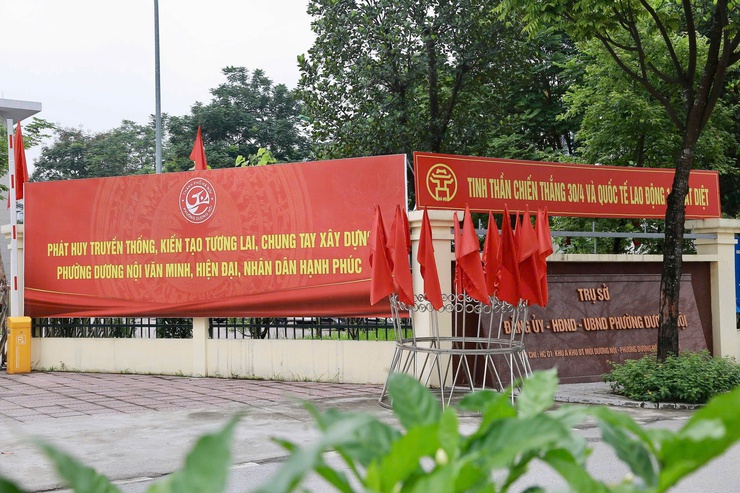 PHƯỜNG DƯƠNG NỘI RỰC RỠ CỜ HOA ĐÓN LỄ 30/4 VÀ QUỐC TẾ LAO ĐỘNG 1/5- Ảnh 9.