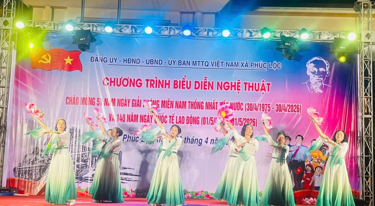 Phúc Lộc: Rộn ràng đêm văn nghệ kỷ niệm 51 năm Ngày Giải phóng miền Nam- Ảnh 4.