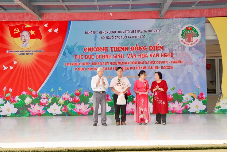 Hội Người cao tuổi xã Thiên Lộc giao lưu văn hóa, văn nghệ - thể dục dưỡng sinh chào mừng các ngày lễ lớn của đất nước.- Ảnh 5.